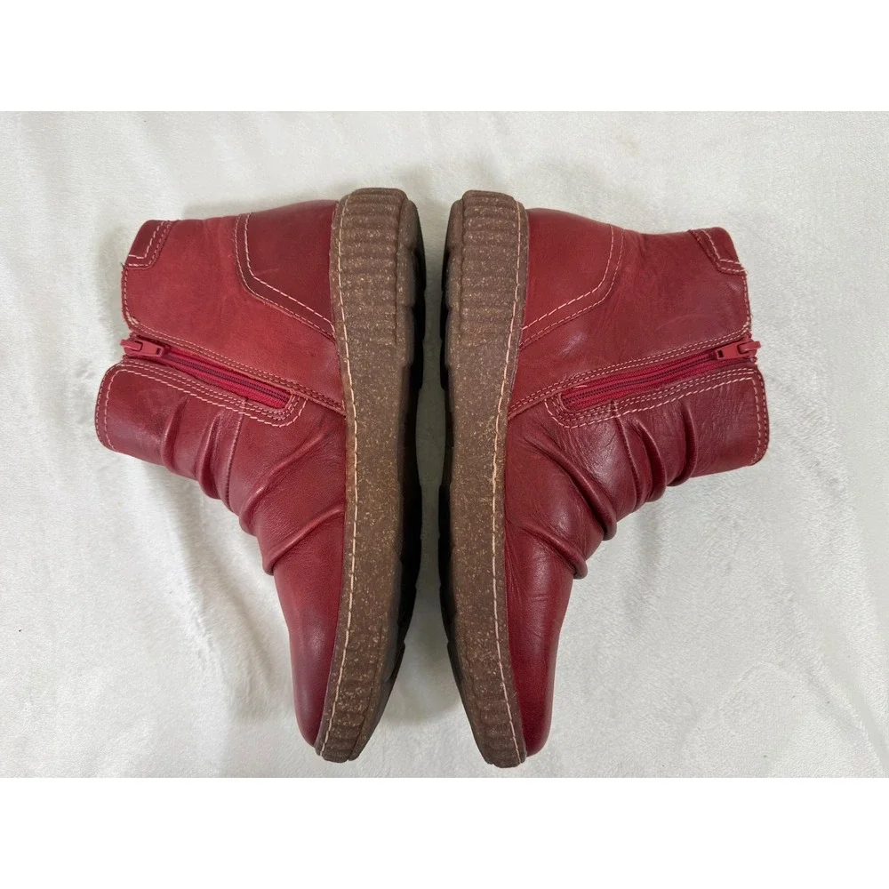 Clarks Collection Caroline Orchid Ankle Boots Women 8 Red Leather Ruched Comfort